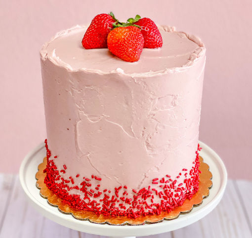 Strawberry-Dream-Cake-By-Sweet-Traders